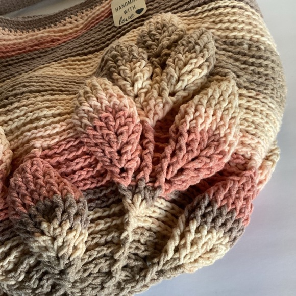 Brand New HANDMADE 3 D Leaf Crochet Shoulder Bag - Picture 6 of 10